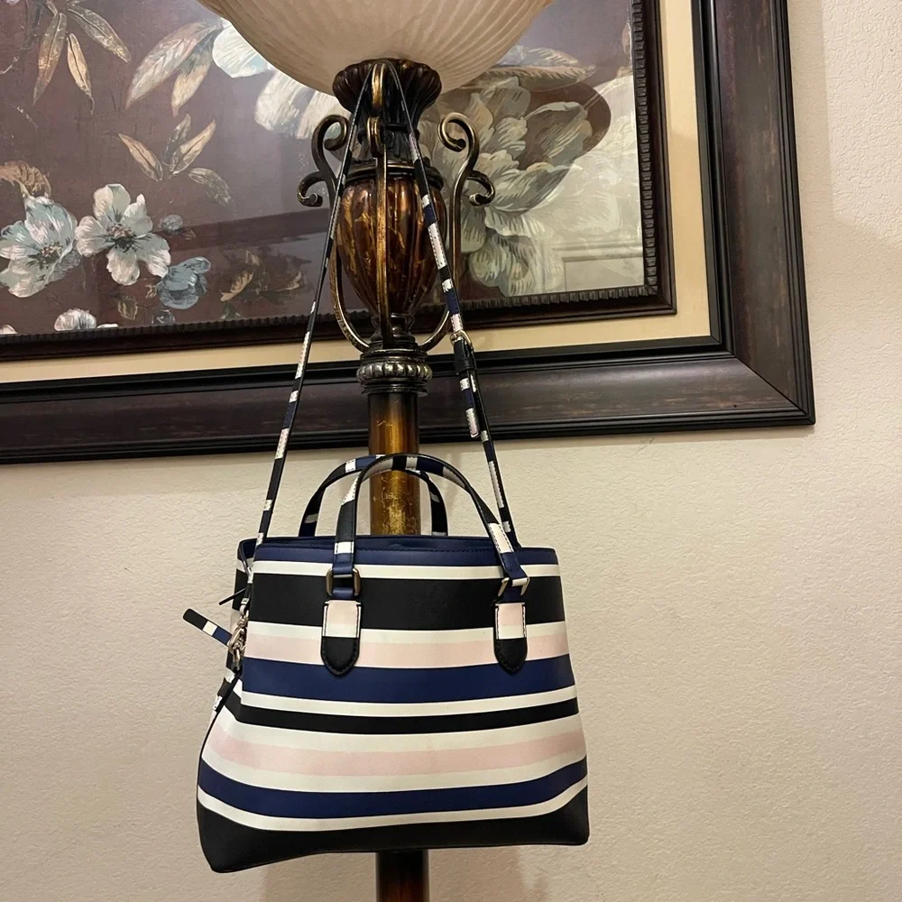 Kate Spade please check all picture of condition - Picture 4 of 17